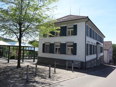 Zwischennutzung im weissen Schulhaus Dorf verlängert